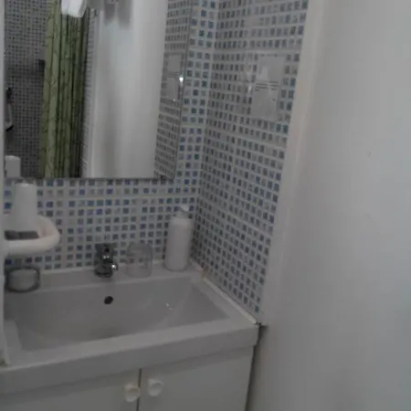 Lamartine -parking Dauphine Hotel