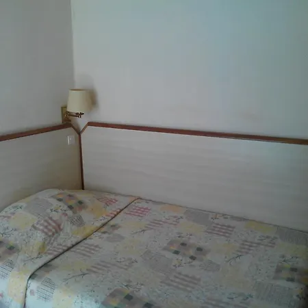 Отель Lamartine -parking Dauphine *