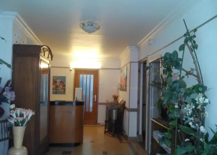 Отель Lamartine -parking Dauphine *