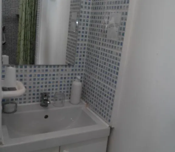 Lamartine -parking Dauphine Hotel